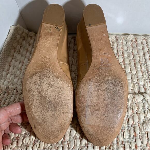 Saks Fifth Avenue Tan Leather Wedge Heels Sz 8M - Picture 8 of 9